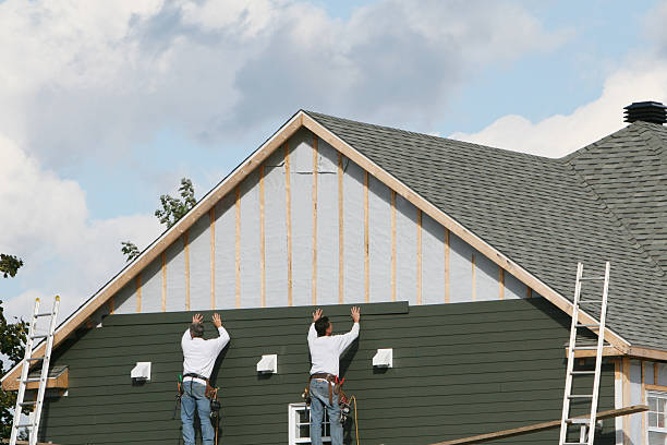 Professional Siding technician working in Marshall, VA